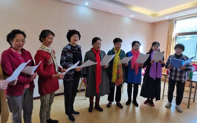 老年人怎么学唱歌