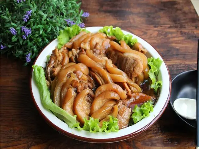 家常菜扣肘子