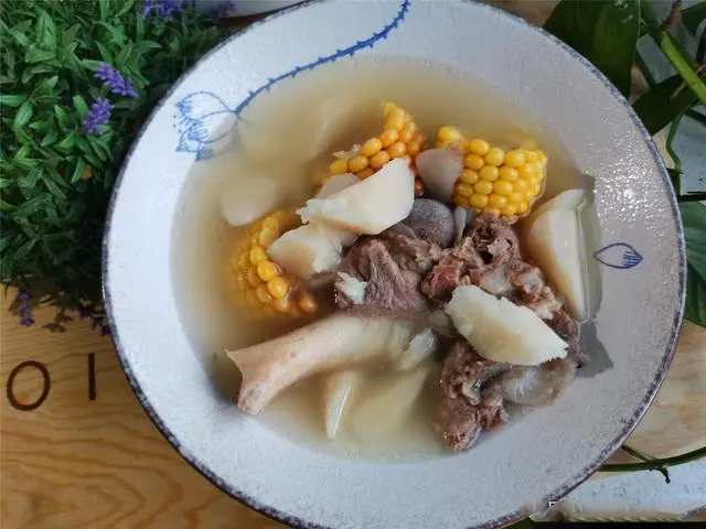 家常菜大骨山药玉米汤做法